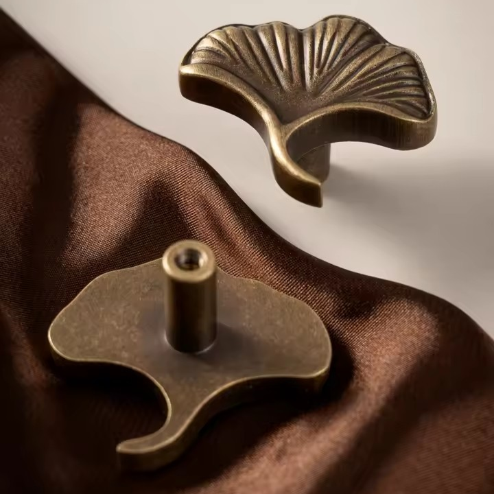 LUNA | Antique Brass Ginkgo Biloba Drawer Knob
