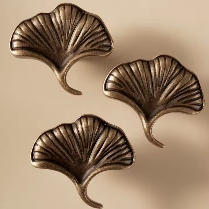 LUNA | Antique Brass Ginkgo Biloba Drawer Knob
