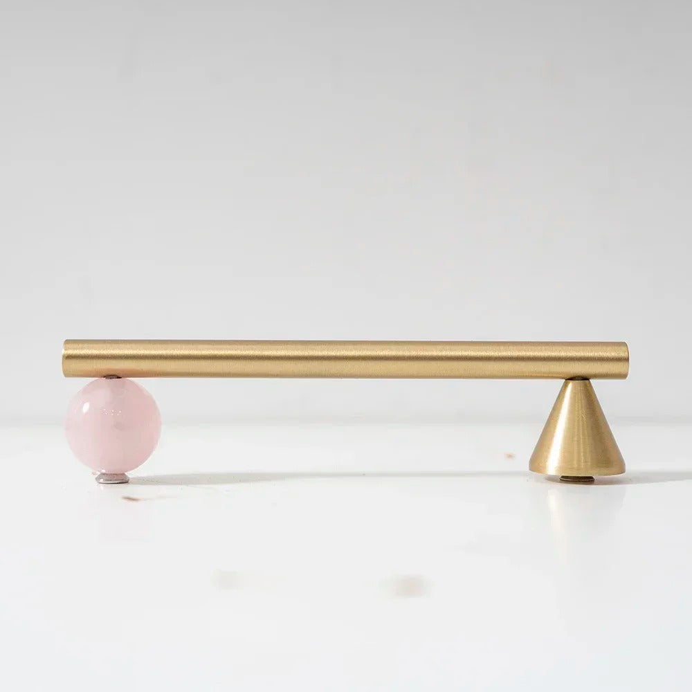 Arlo crystal brass cabinet handle dimensions and specifications diagram