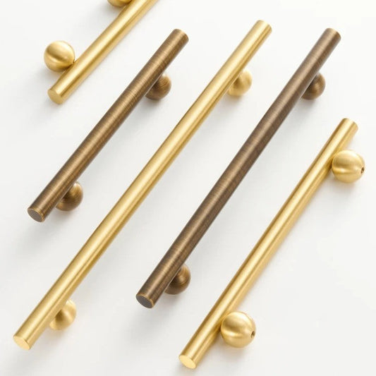 AMY ball-foot handle angled view showing arch profile and brass ball ends