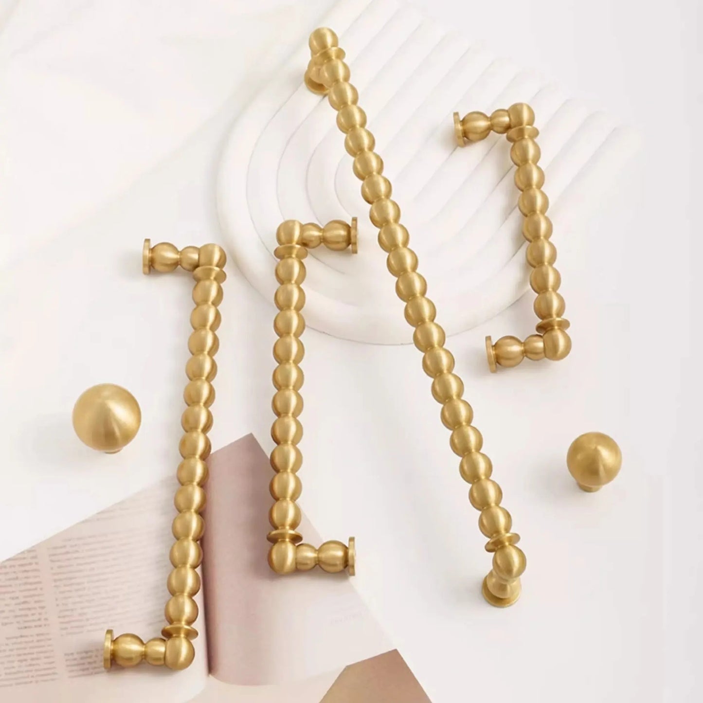 OLLIE | Brass Round Ball Pull Bar