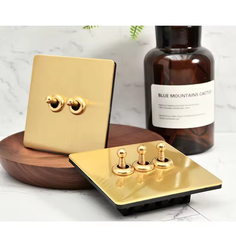 CAMDEN | Gold Toggle Switch