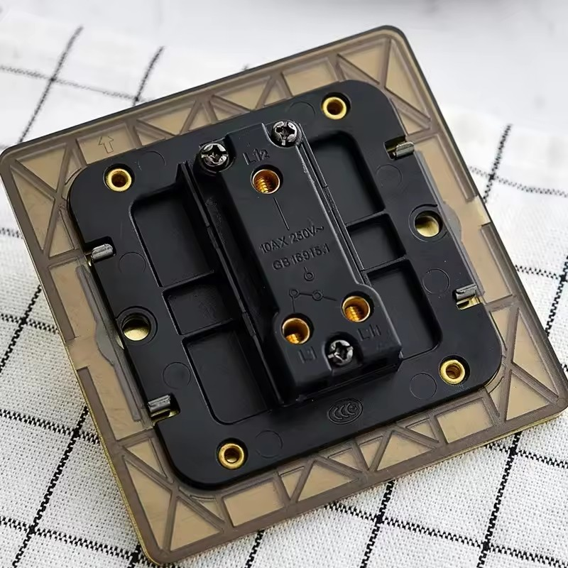 CAMDEN | Gold Toggle Switch