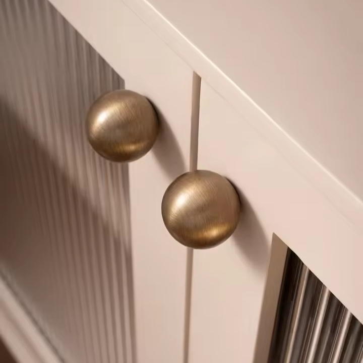 CHAMBERLAIN | Antique Cabinet Knobs