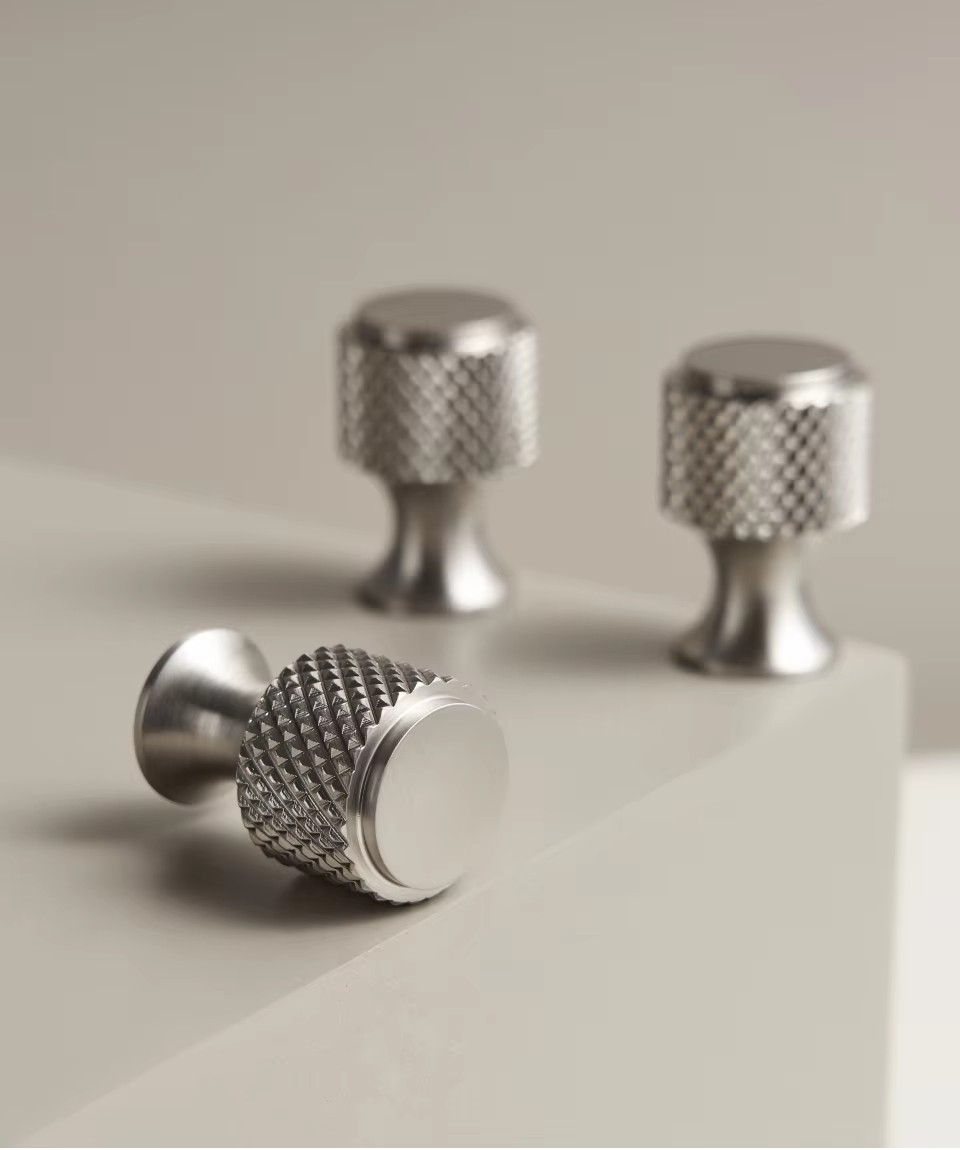 ARABELLA | Diamond-Cut Knurled Cabinet Knobs