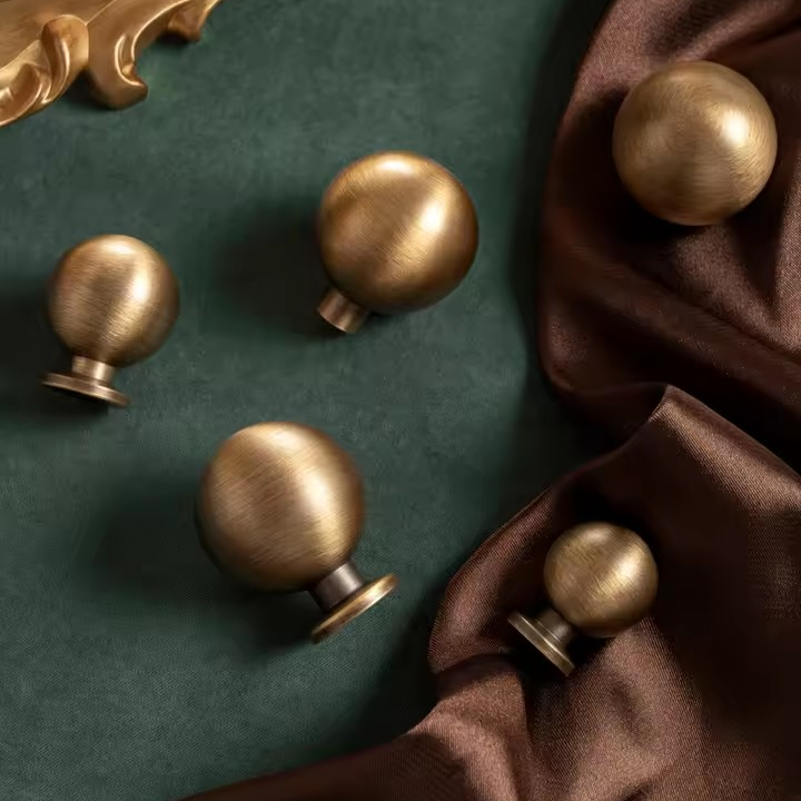 CHAMBERLAIN | Antique Cabinet Knobs