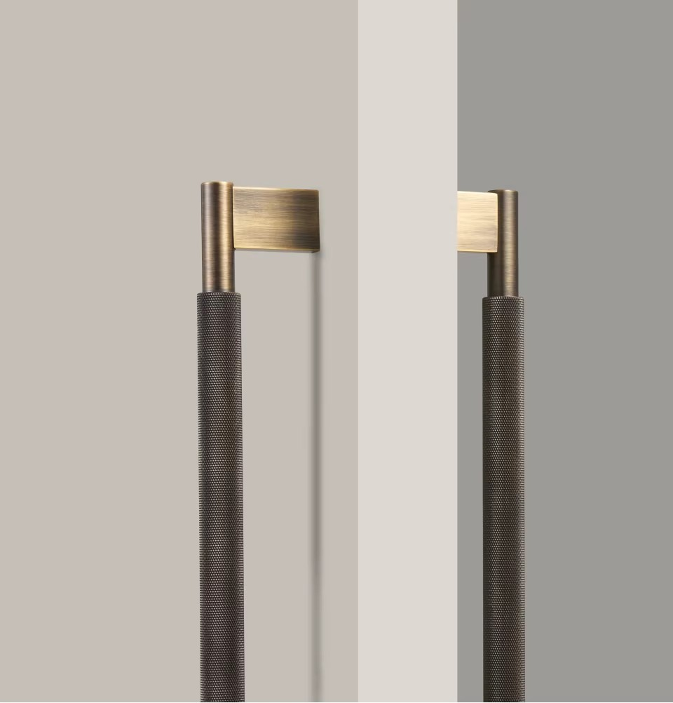 VIVVIENE | Solid Brass Cross Knurled Pull Bar