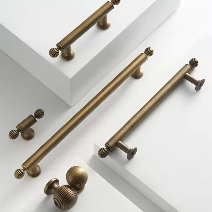 PEMBROKE | Solid Brass Antique Pull Bar
