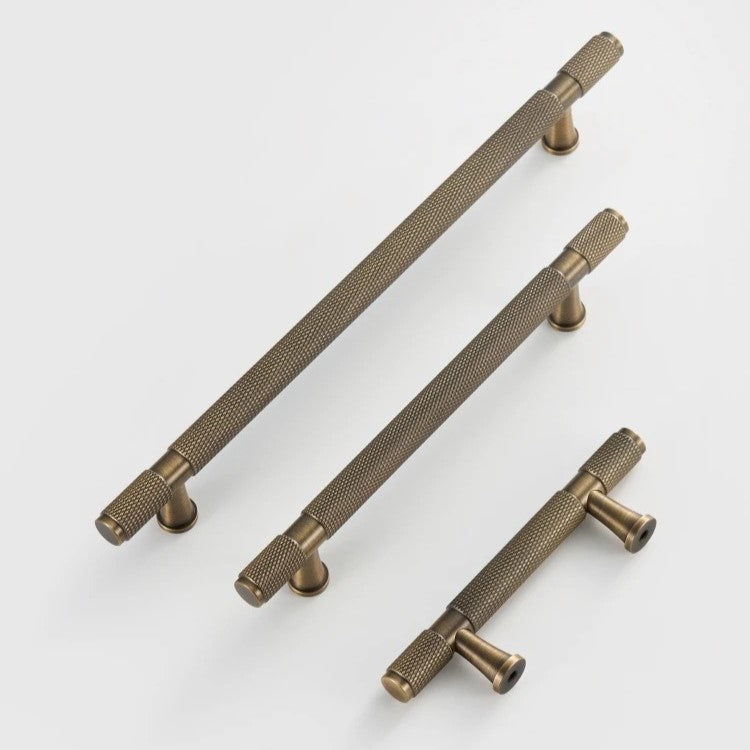 QUILL diamond-knurl pull bar handles – hero front view showing the faceted knurl pattern and bar form