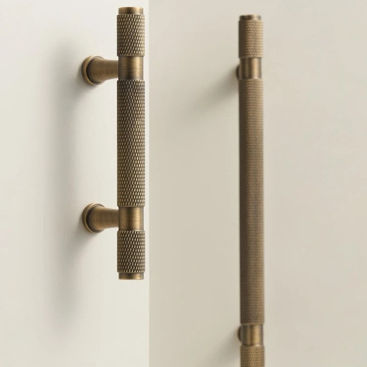 Close-up detail of the diamond-cut knurl pattern on the QUILL pull bar handle surface