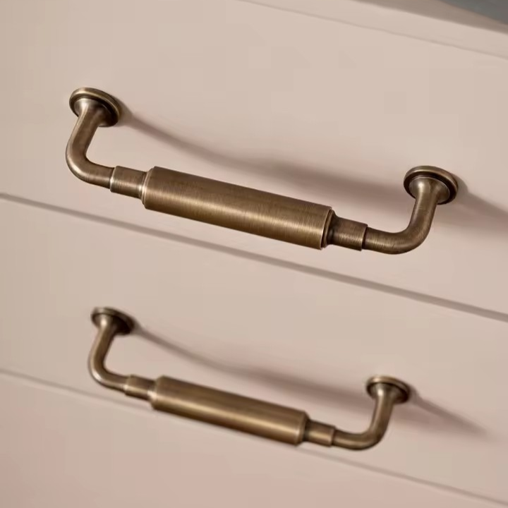 HAMPTON | Antique Brass T-Bar Cabinet Pull