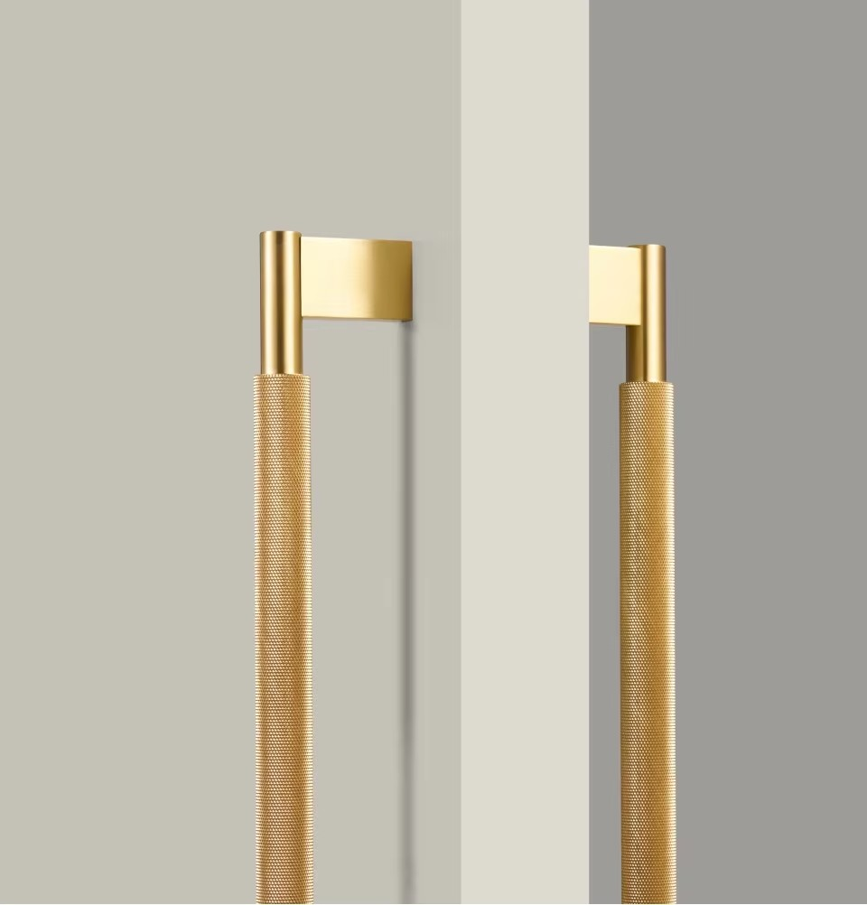 VIVVIENE | Solid Brass Cross Knurled Pull Bar